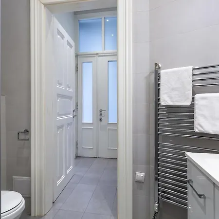 Luxurious Extra Central And Comfy Apartment Budapest